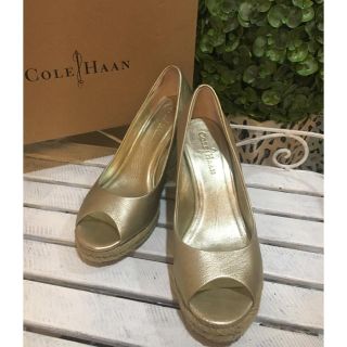 コールハーン(Cole Haan)のCOLE HAAN✩極美品✩ゴールドウェッジソールサンダル✩サイズ36(サンダル)