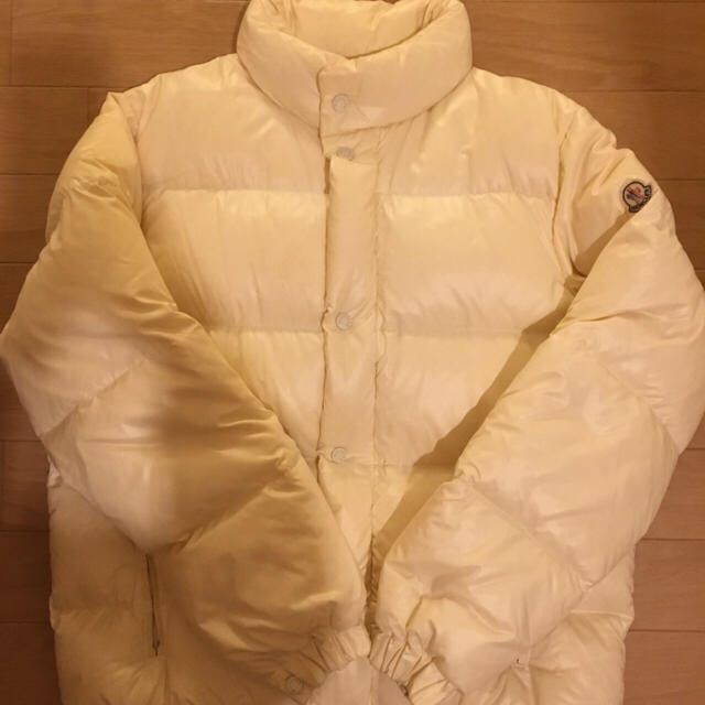 MONCLER(モンクレール)の季節外れのため最終値下げ メンズのジャケット/アウター(ダウンジャケット)の商品写真