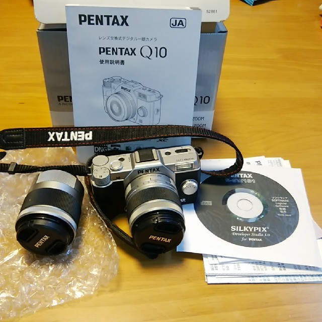 PENTAX(ペンタックス)の週末値下！　PENTAX（ペンタックス）Q10 Wズームキット スマホ/家電/カメラのカメラ(ミラーレス一眼)の商品写真