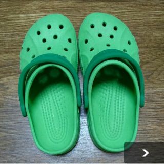 クロックス(crocs)のクロックス サンダル 12/13 グリーン 子供(サンダル)