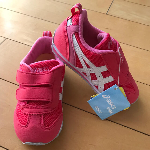 asics(アシックス)のアシックス 15.5cm キッズ/ベビー/マタニティのキッズ靴/シューズ(15cm~)(スニーカー)の商品写真