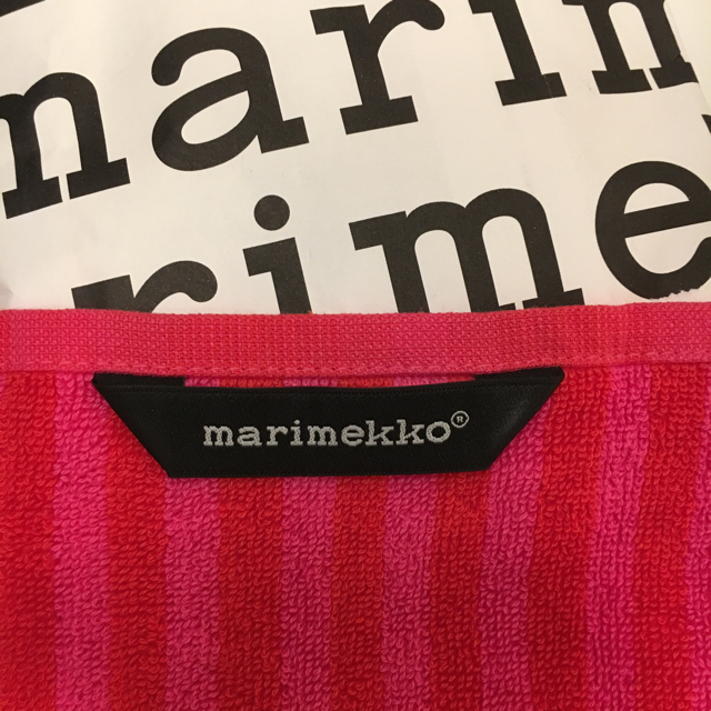 marimekko(マリメッコ)の【新品タグ付き】marimekkoタオルハンカチ レディースのファッション小物(ハンカチ)の商品写真