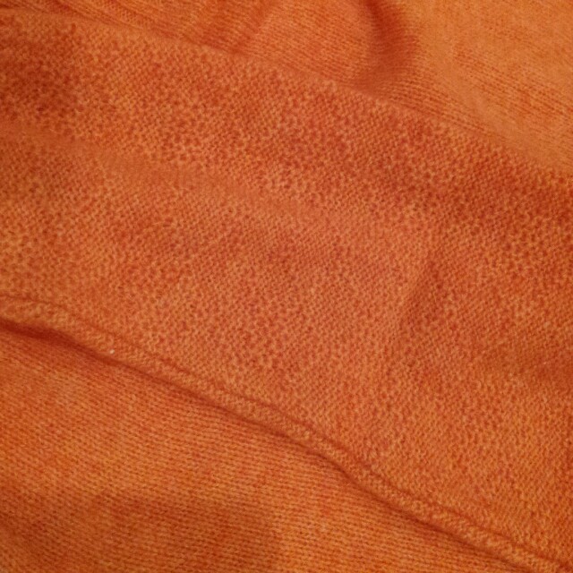 オレンジのラムウールニット レディースのトップス(ニット/セーター)の商品写真