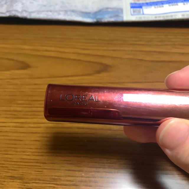 L'Oreal Paris(ロレアルパリ)のユイカレス ダークレッド色 ※お値下げ可 コスメ/美容のベースメイク/化粧品(リップグロス)の商品写真