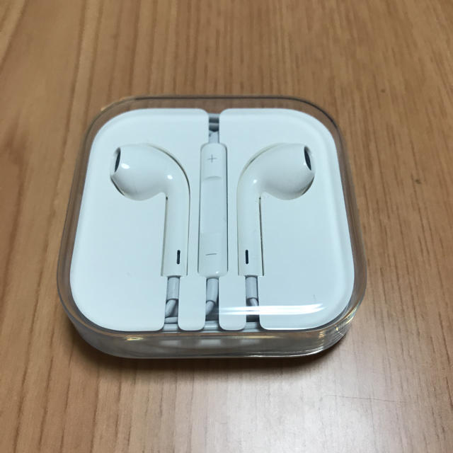 iPhone6  イヤホン スマホ/家電/カメラのオーディオ機器(ヘッドフォン/イヤフォン)の商品写真