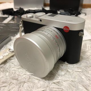 さと様☆Leica q シルバー 美品 フルサイズ(コンパクトデジタルカメラ)