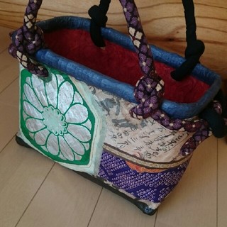 【一閑張り】丸紋と豪華な花柄の一閑張りのかごバッグ