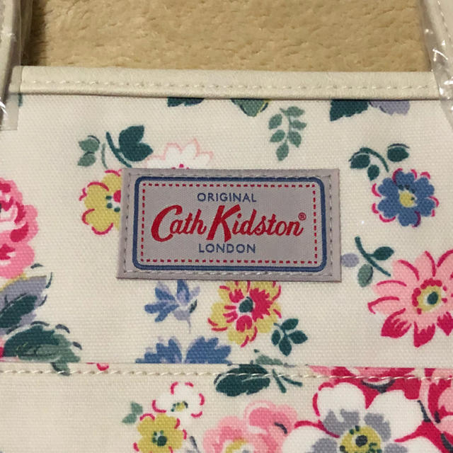 Cath Kidston(キャスキッドソン)のお値下げ中【新品未使用】キャスキッドソン ラージトリムドトート フォレストバンチ レディースのバッグ(トートバッグ)の商品写真