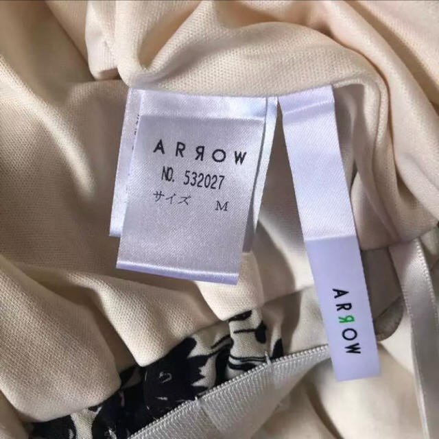 ARROW(アロー)の花柄スカート レディースのスカート(ひざ丈スカート)の商品写真