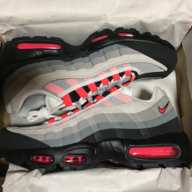 NIKE(ナイキ)の29 NIKE AIR MAX 95 solar red エアマックス95  メンズの靴/シューズ(スニーカー)の商品写真