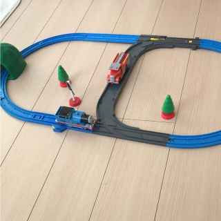 Takara Tomy - プラレール トーマス いっしょに走ろう!消防車 Takara Tomy - プラレール トーマス いっしょに走ろう!消防車