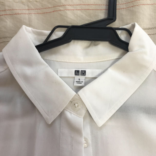 UNIQLO(ユニクロ)のUNIQLO 白シャツ レディースのトップス(シャツ/ブラウス(長袖/七分))の商品写真
