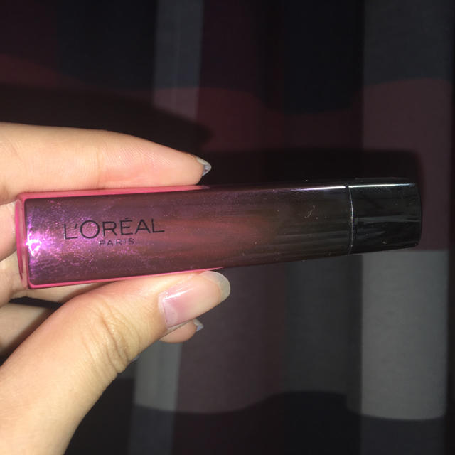 L'Oreal Paris(ロレアルパリ)のL'OREAL 口紅 コスメ/美容のベースメイク/化粧品(リップグロス)の商品写真