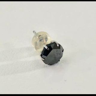 専用ページ 片耳用 本物 Pt900 ブラックダイヤ ピアス 1カラットの通販