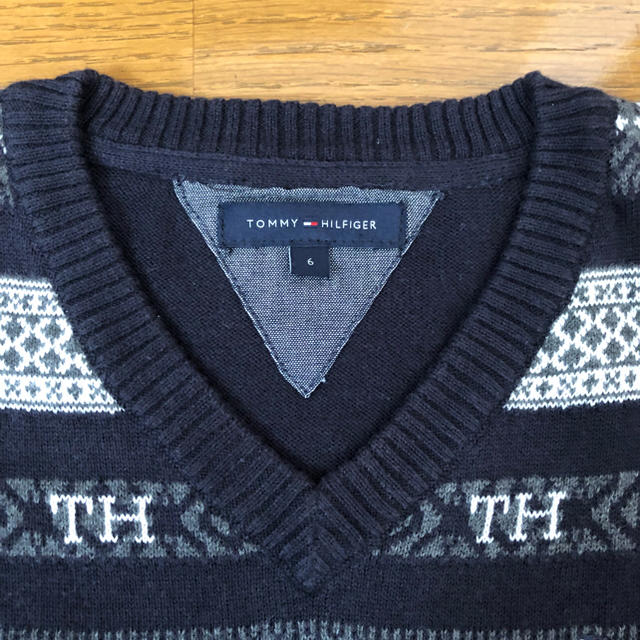 TOMMY HILFIGER(トミーヒルフィガー)のVネックセーター キッズ/ベビー/マタニティのキッズ服男の子用(90cm~)(ニット)の商品写真