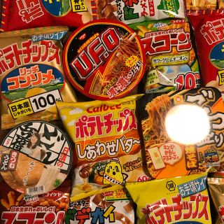食品(お菓子スナックとカップ麺)詰め合わせの通販 by kurokuro0615's
