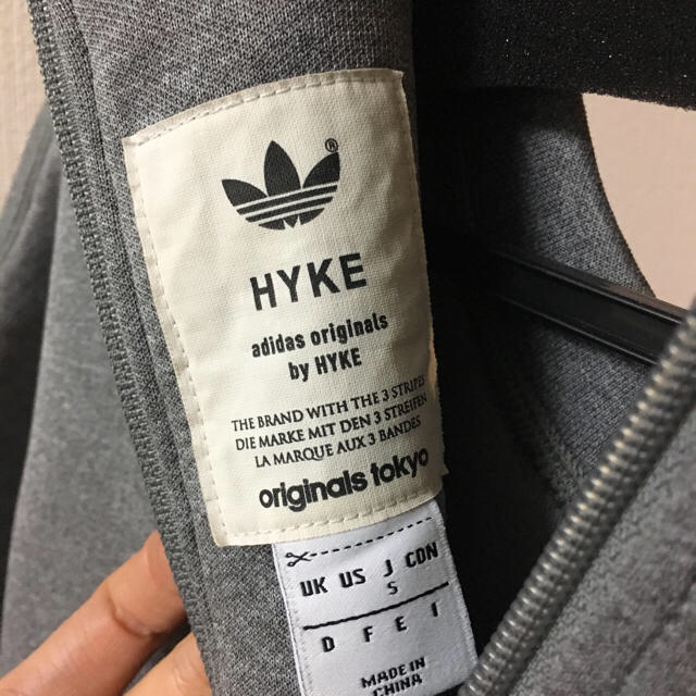 adidas(アディダス)のセール☆ HYKE× adidas トレーナー グレー レディースのトップス(トレーナー/スウェット)の商品写真