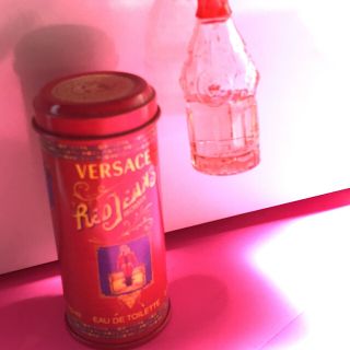 ヴェルサーチ(VERSACE)のVERSACE RED JEANS WOMAN (香水(女性用))