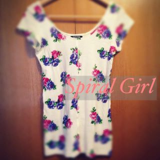 スパイラルガール(SPIRAL GIRL)の花柄2分袖♡スパガトップス(Tシャツ(半袖/袖なし))