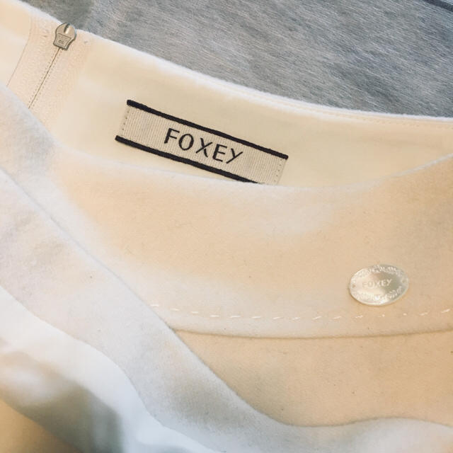 FOXEY(フォクシー)の美品☆DM掲載人気完売☆FOXEY☆ふんわりカシミヤスカート☆ホワイト38 レディースのスカート(ひざ丈スカート)の商品写真