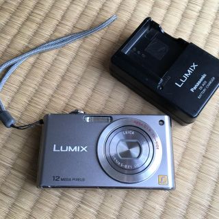 パナソニック(Panasonic)のLUMIX DMC-FX40 シルバー(コンパクトデジタルカメラ)