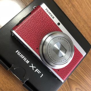 フジフイルム(富士フイルム)の富士フィルム XF1 Red(コンパクトデジタルカメラ)