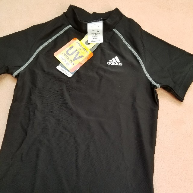 adidas(アディダス)のそら様　新品　adidas ラッシュガード140 キッズ/ベビー/マタニティのキッズ服男の子用(90cm~)(水着)の商品写真