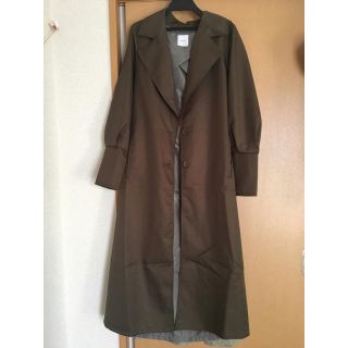 アメリヴィンテージ(Ameri VINTAGE)のameri OLIVE BACK FRILL JK カーキ(トレンチコート)