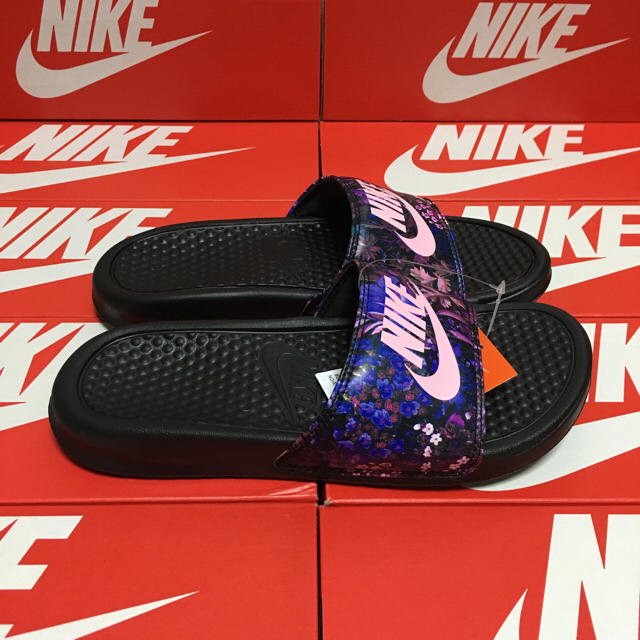 NIKE(ナイキ)の23cm NIKE WMNS BENASSI PRINT 花柄 フローラル  レディースの靴/シューズ(サンダル)の商品写真