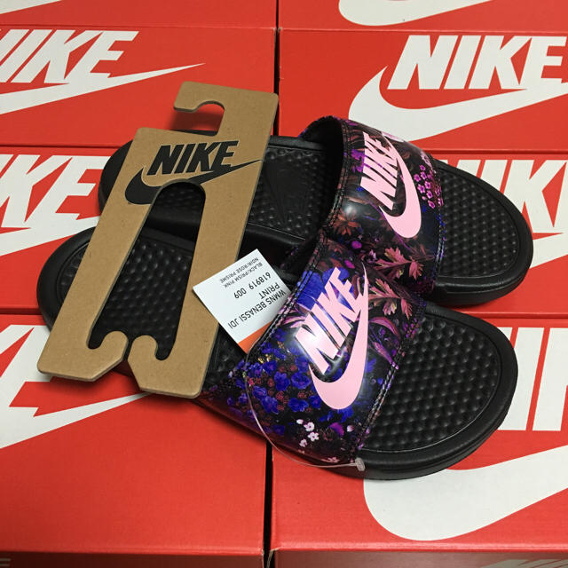 NIKE(ナイキ)の23cm NIKE WMNS BENASSI PRINT 花柄 フローラル  レディースの靴/シューズ(サンダル)の商品写真