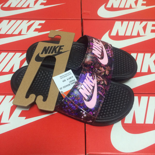 NIKE(ナイキ)の海外限定 22cm NIKE WMNS BENASSI JDI PRINT 花柄 レディースの靴/シューズ(サンダル)の商品写真