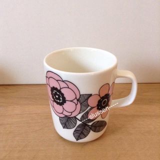 マリメッコ(marimekko)のマグカップ　ケスティット ピンク(グラス/カップ)