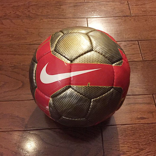 NIKE(ナイキ)の【新品・未使用】サッカーボール(NIKE)(5号球) スポーツ/アウトドアのサッカー/フットサル(その他)の商品写真