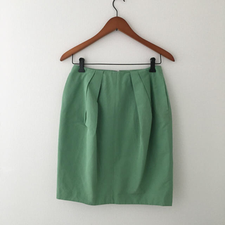 トゥモローランド(TOMORROWLAND)の訳あり ボールジー  きれい色 スカート グリーン 38 緑(ひざ丈スカート)