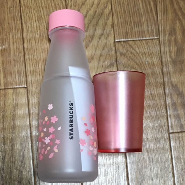 Starbucks Coffee(スターバックスコーヒー)の定価販売 スタバ さくら2018 クレイブボトルフロスト500ml インテリア/住まい/日用品のキッチン/食器(容器)の商品写真