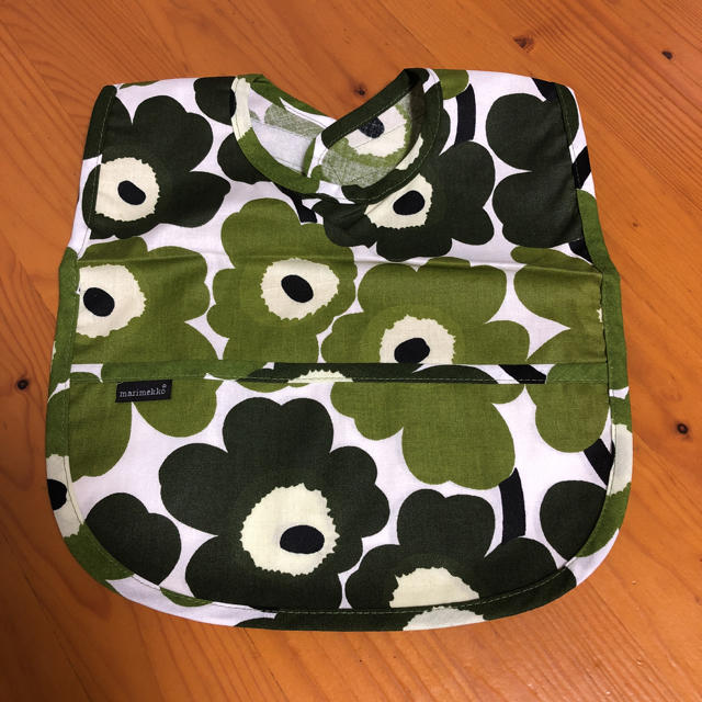 marimekko(マリメッコ)の【未使用品】marimekko ♡ マリメッコ  スタイ キッズ/ベビー/マタニティの授乳/お食事用品(お食事エプロン)の商品写真