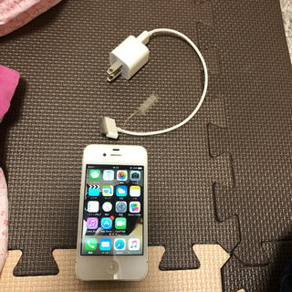 アイフォーン(iPhone)のiPhone 4S 充電器付き(スマートフォン本体)