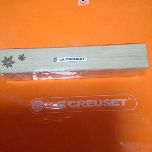 LE CREUSET(ルクルーゼ)のル・クルーゼ 箸置き   紅葉  新品未使用 インテリア/住まい/日用品のキッチン/食器(カトラリー/箸)の商品写真