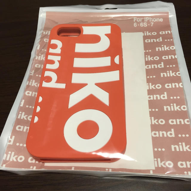 niko and...(ニコアンド)のniko and … iPhoneケース 未使用 スマホ/家電/カメラのスマホアクセサリー(iPhoneケース)の商品写真