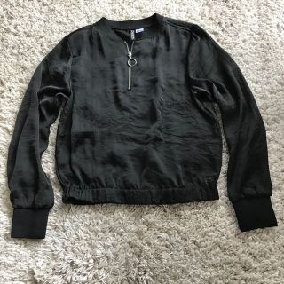 エイチアンドエム(H&M)のH＆M 黒トップス(その他)