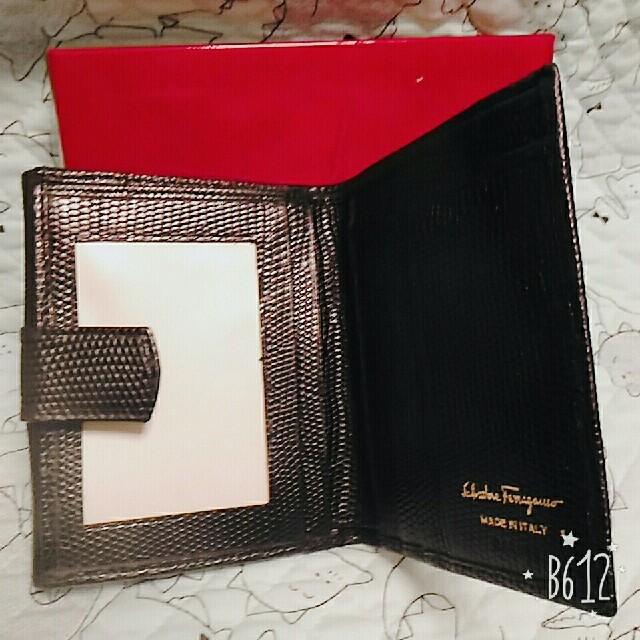 Salvatore Ferragamo(サルヴァトーレフェラガモ)のフェラガモ　折り財布 レディースのファッション小物(財布)の商品写真