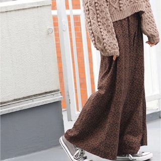 クリスプ(Crisp)のflower wide pants(カジュアルパンツ)