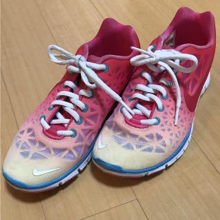 ナイキ(NIKE)のNIKEスニーカー NIKE FREE TR FIT3(レディース23.5cm)(スニーカー)