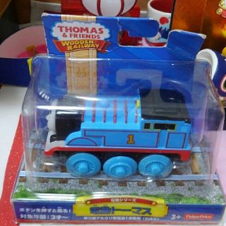 フィッシャープライス(Fisher-Price)の電動　トーマス　木製未使用品(電車のおもちゃ/車)