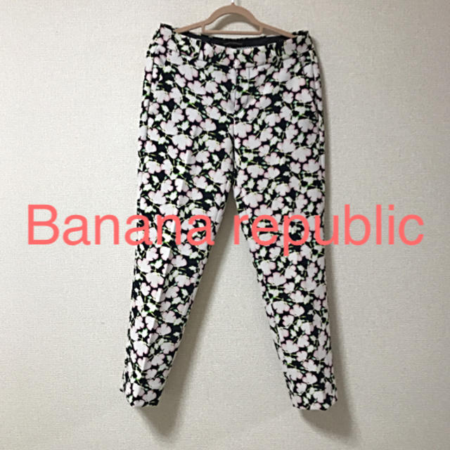 Banana Republic(バナナリパブリック)のMayu様専用ページ★新品☆バナリパ 7分丈 花柄パンツ レディースのパンツ(カジュアルパンツ)の商品写真