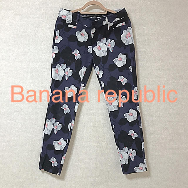 Banana Republic(バナナリパブリック)のmi*様専用ページ★バナリパ☆花柄7分丈パンツ レディースのパンツ(カジュアルパンツ)の商品写真