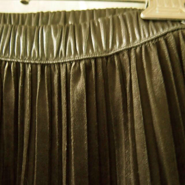 モスグリーンのベロア調スカート レディースのスカート(ひざ丈スカート)の商品写真