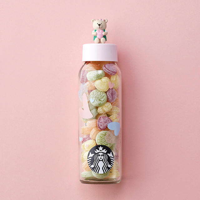 Starbucks Coffee(スターバックスコーヒー)の韓国限定スターバックスのベアリスタ  ボーイ／ガール キャンディボトル 2セット 食品/飲料/酒の食品(菓子/デザート)の商品写真