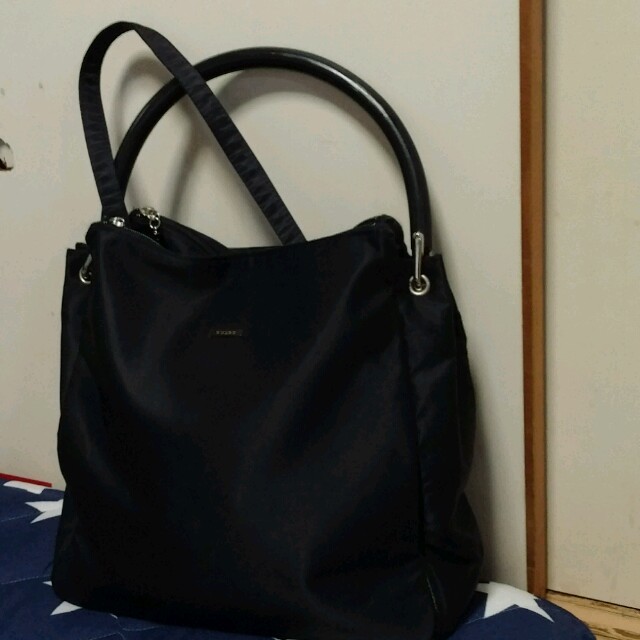 GUESS(ゲス)のGUESS バック☆ レディースのバッグ(ショルダーバッグ)の商品写真