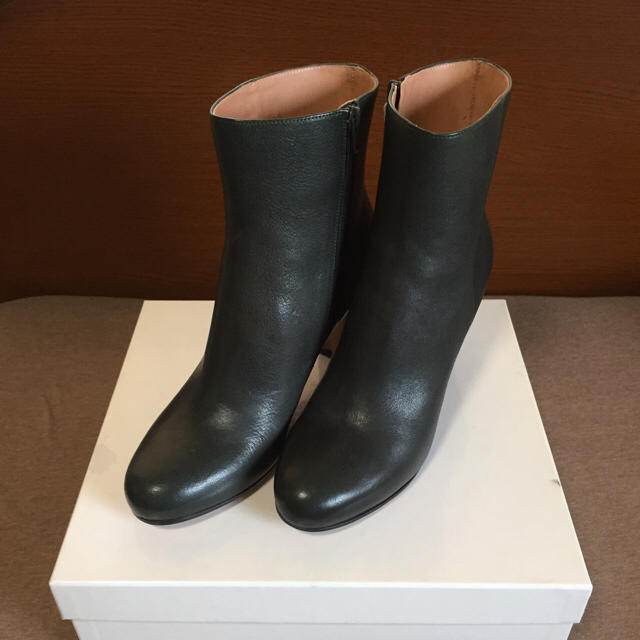 新品80%off マルジェラ アンクル ショートブーツ ダークグリーン